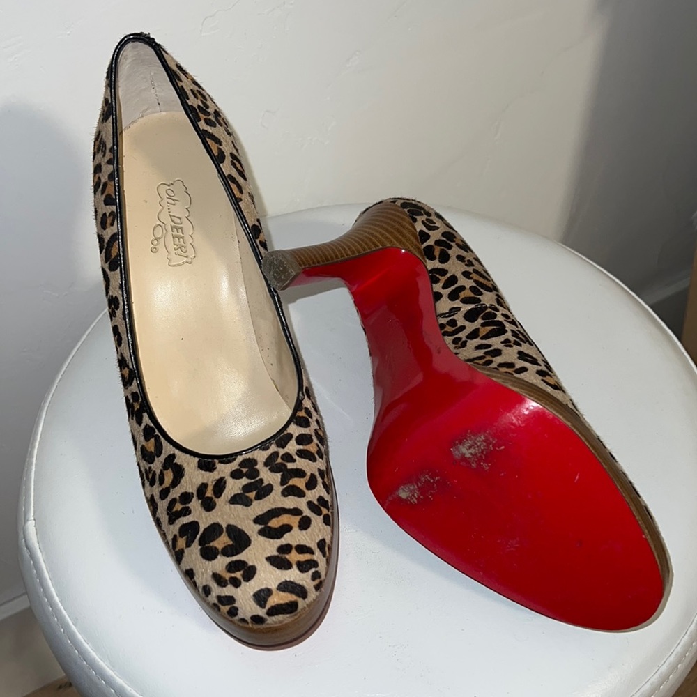 oh…DEER! Slightly used leopard red heel pumps US6.5